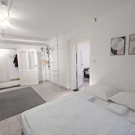 דירה Tiergarten: Central, Spacious, Beautiful Designed 2-br Near Park ברלין