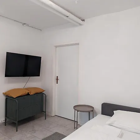 Tiergarten: Central, Spacious, Beautiful Designed 2-br Near Park דירה