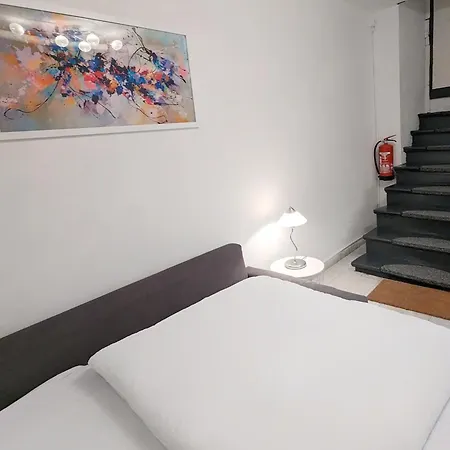 Tiergarten: Central, Spacious, Beautiful Designed 2-br Near Park דירה *
