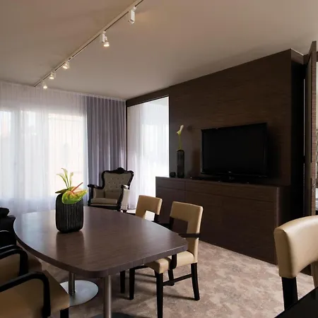 Arcotel John F 4*