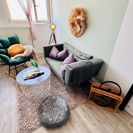 Golden Loft Apartment *