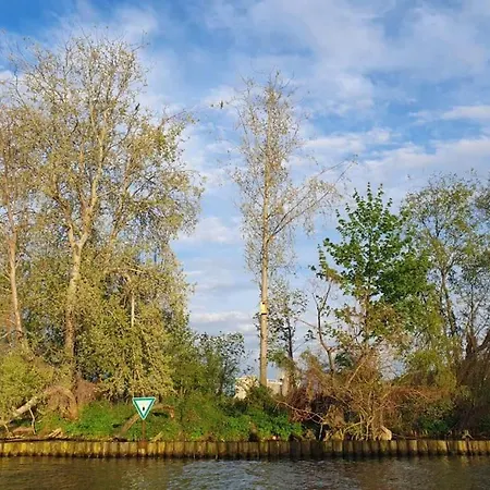 Mitten Im Wasser - Romantische Erholung In Berlin