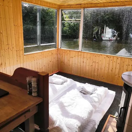 Hotel na wodzie Mitten Im Wasser - Romantische Erholung In Berlin