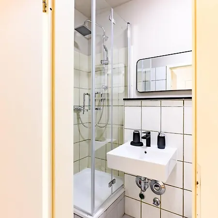 Ground-floor For 2 People Near Mauer Park *