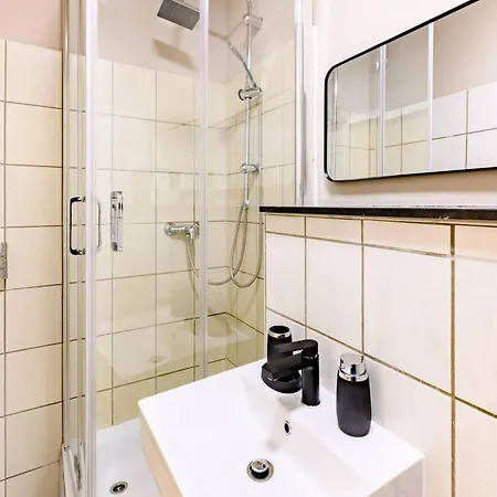Ground-floor For 2 People Near Mauer Park Apartment *