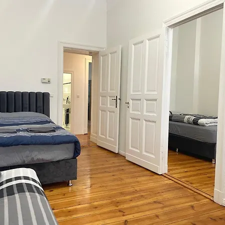 Sehr Zentrale Fuer Bis Zu 6 Gaeste - Nah Gelegen Zum Kurfuerstendamm, Potsdamer Platz Und Kreuzberg In 10 Minuten Apartment