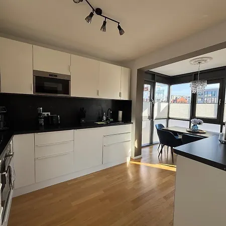 Designerwohnung Mit Balkon Und Wintergarten * Berlin