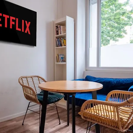 Modern, Flat With Workspace Lejlighed *