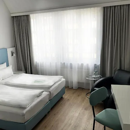 Garner - Checkpoint Charlie By Ihg