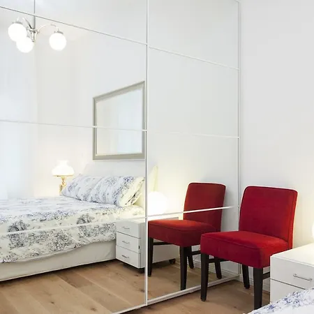 Downtown Apartments Torstr, 4 Unique Units From 1-3 Bedrooms Apartment