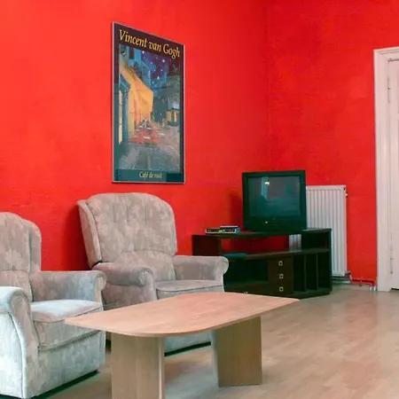 Sleep Cheap Hostal