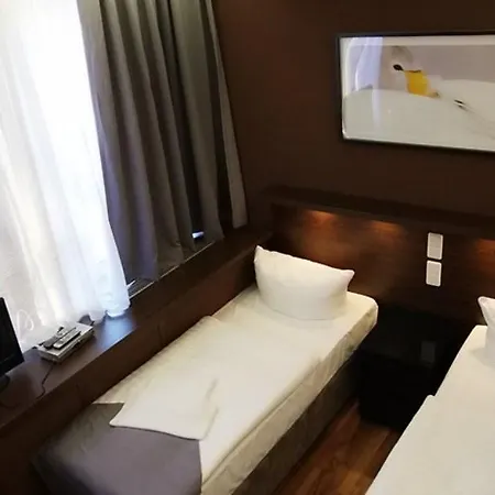 Arktur Hotel 3*
