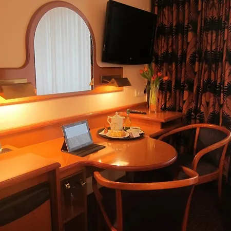 Hotel Atrium 2*