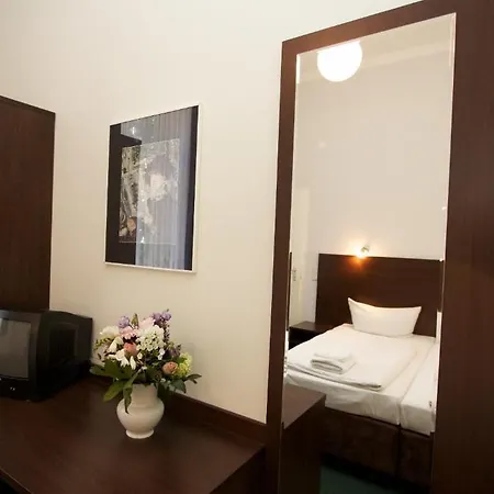 Arta Lenz Hotel