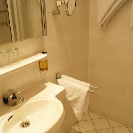 Hotel Plaza Am Kurfuerstendamm 3*