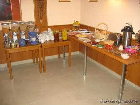 Miles Otel 3*
