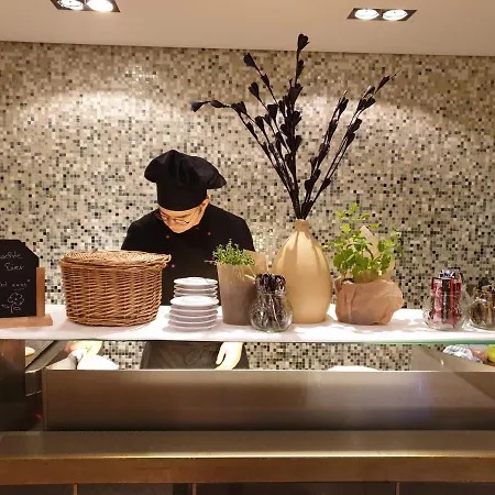 Hotel Golden Tulip Hamburg 4*