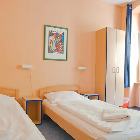Happy Hotel