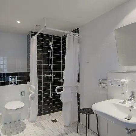 Otel Express Centre West