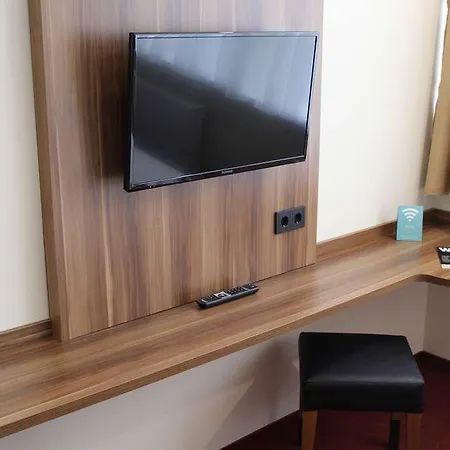 Hotel Berlin-adlershof 2*