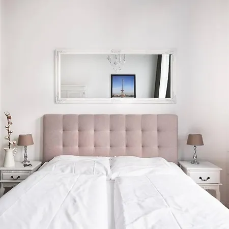 Apartamento Sc 05 By Rockchair L Superhost Status L 2 Bedrooms Boxspringbeds Balcony Elevator - Cozy Family & Business Flair Welcomes You!