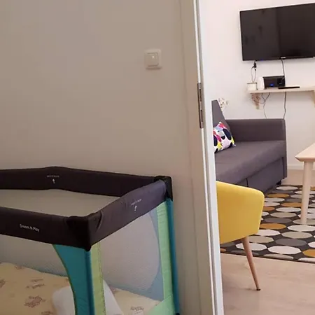Apartman Near Shooping Center, 6 Guests Berlin