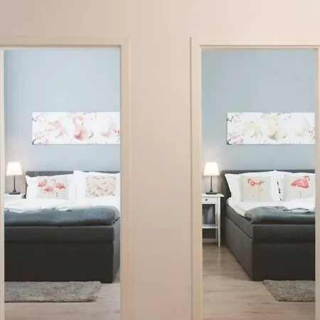 Near Shooping Center, 6 Guests *