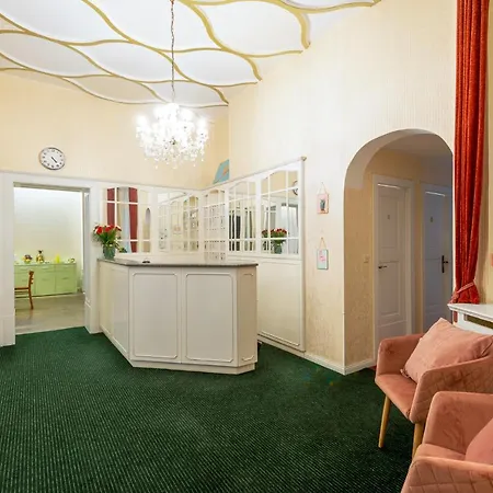 W22 Am Kurfuerstendamm Otel 3*