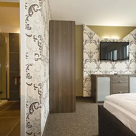 In Hotel 3*