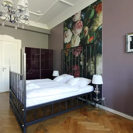מלון Arthotel Connection