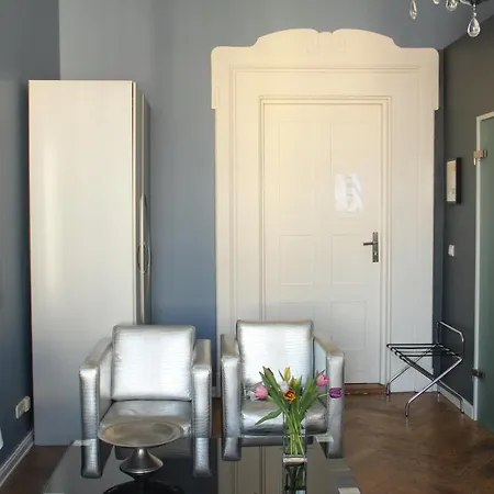 מלון Arthotel Connection