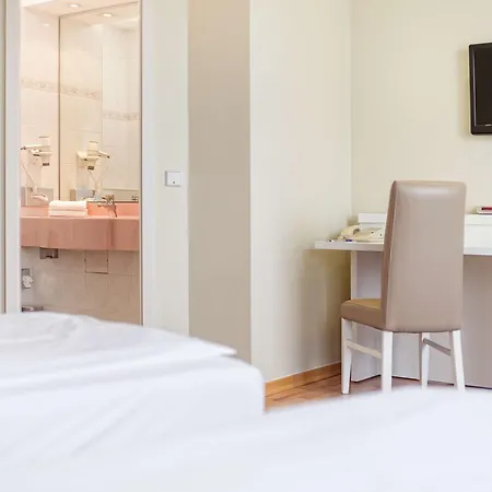 Am Schloss Koepenick By Golden Tulip 3* Berlin