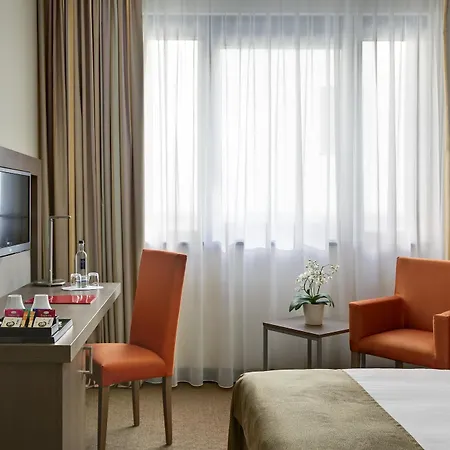 Intercityhotel Hauptbahnhof 4*