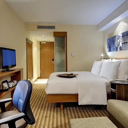 Hotel Hampton By Hilton West 3*