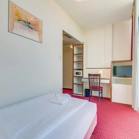 Come Kurfuerstendamm Hotel