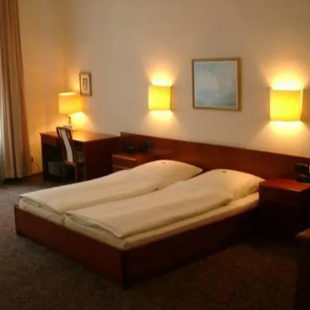 Hotel Kurfuerst Am Kurfuerstendamm 3*