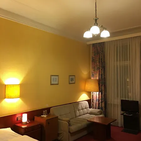 Kurfuerst Am Kurfuerstendamm Hotel 3*