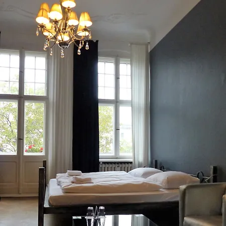 מלון Arthotel Connection 3*