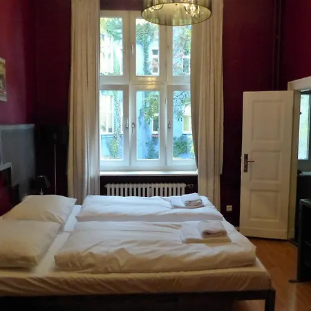 מלון Arthotel Connection 3*