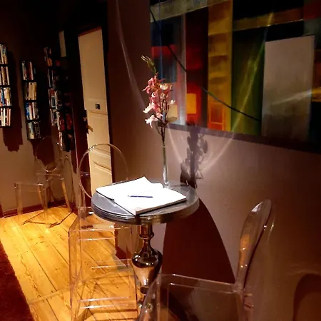 מלון Arthotel Connection