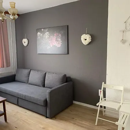 Lebt-wohnung Fur Bis Zu 12 Personen Берлин