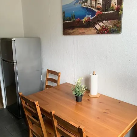 Lebt-wohnung Fur Bis Zu 12 Personen Апартаменты Берлин