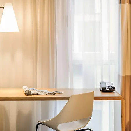 Ibis Hauptbahnhof Hotel 3*