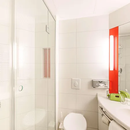 Ibis Hauptbahnhof Hotel 3*