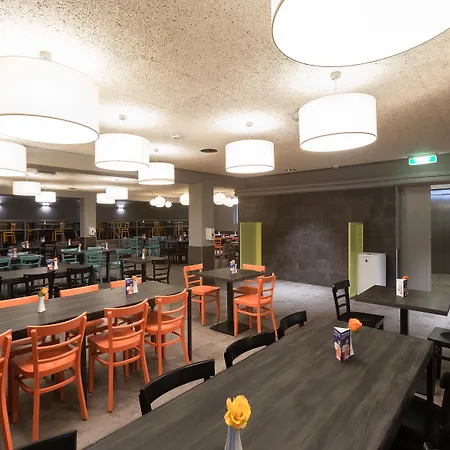 柏林中央火车站a&o经济型连锁酒店 *