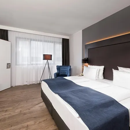Hotel Holiday City-west By Ihg 4*