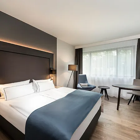 Hotel Holiday City-west By Ihg 4*