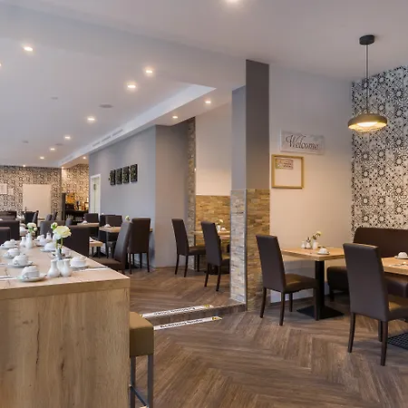 Garner - Schoeneberg By Ihg Hotel 3*
