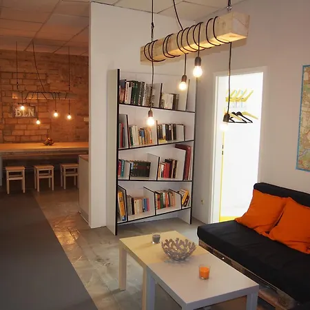 Box61 Art Concept Flat Hostel