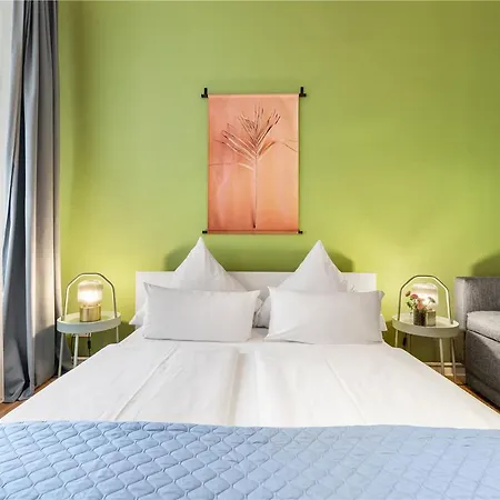 Apartment 33 I Und N Mitte *
